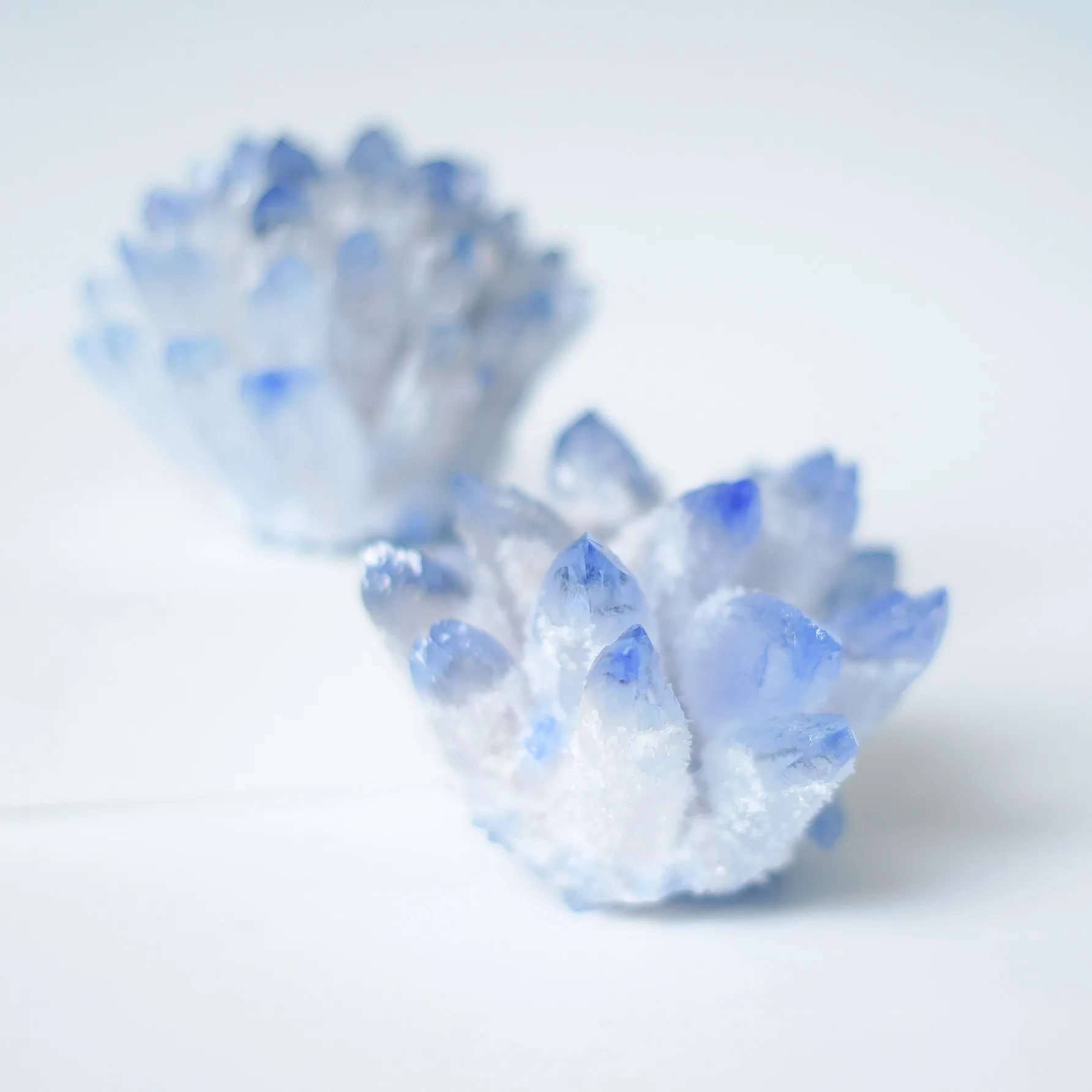 Natural Blue White Crystal Cluster Irregular Quartz Specimen Room Decoration Healing Energy Collection Ore Reiki Chakra Gift