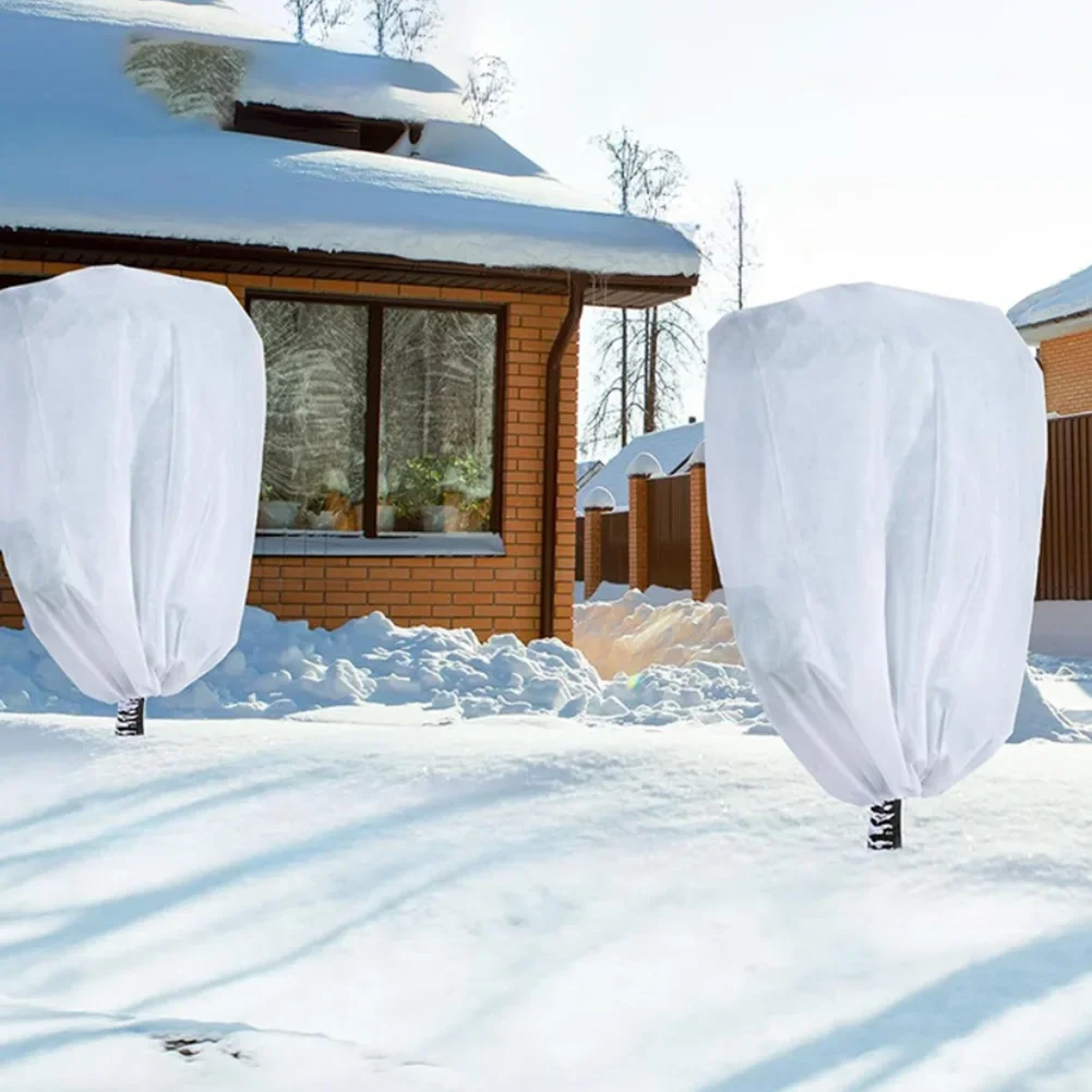 Insulated Winter Plant Covers for Frost Protection Non-Woven Blankets to Shield For Outdoor Gardens Two Pieces