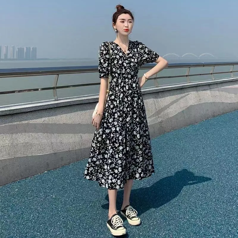 

Women's 2025 Summer Floral Dress with Over-knee Long Waist-hugging and Slimming V-neck High-end Style Short Sleeves