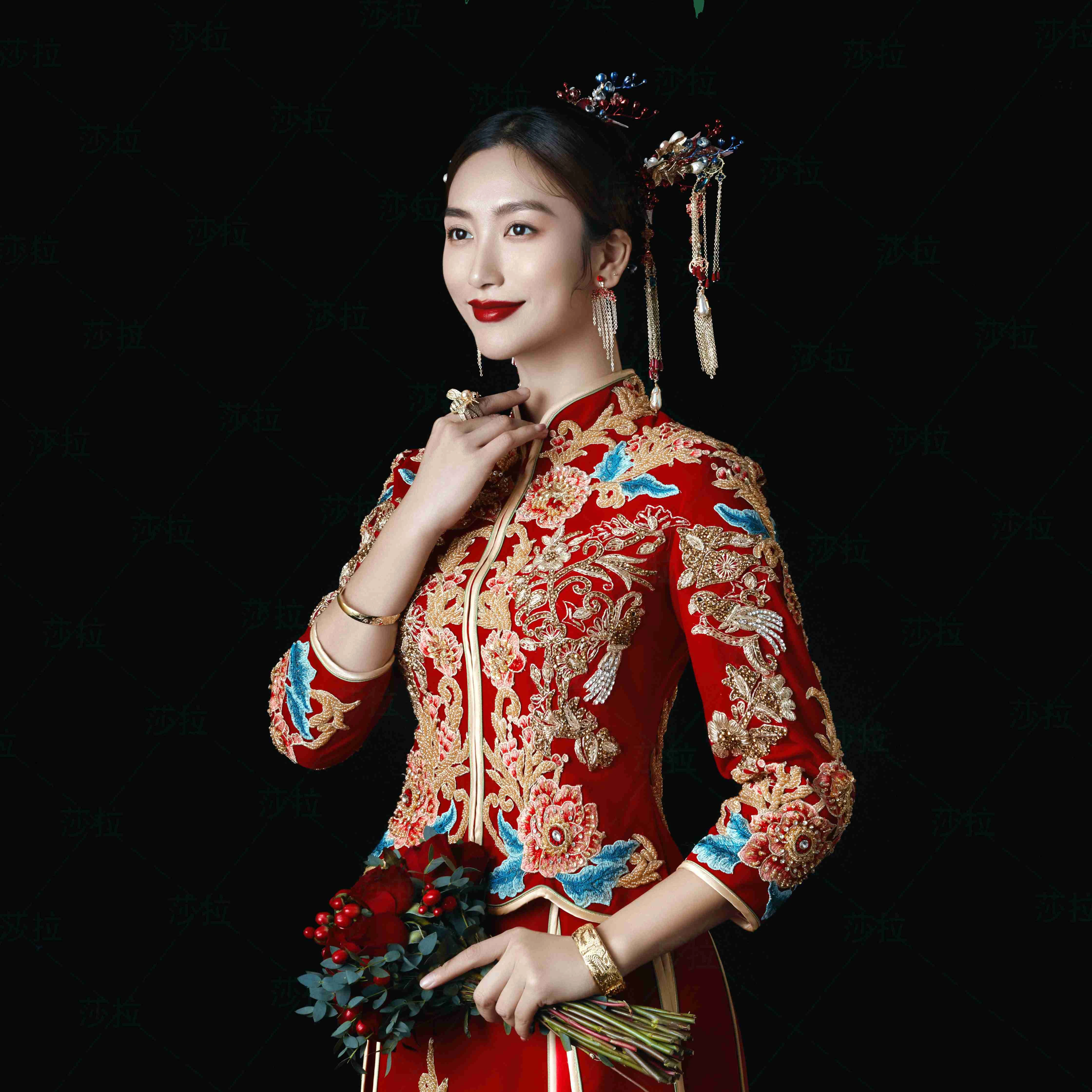 

Hot Sale Traditional Chinese Clothing Bride Traditional Long Sleeve Velvet Xiuhe Wedding Dress For Women