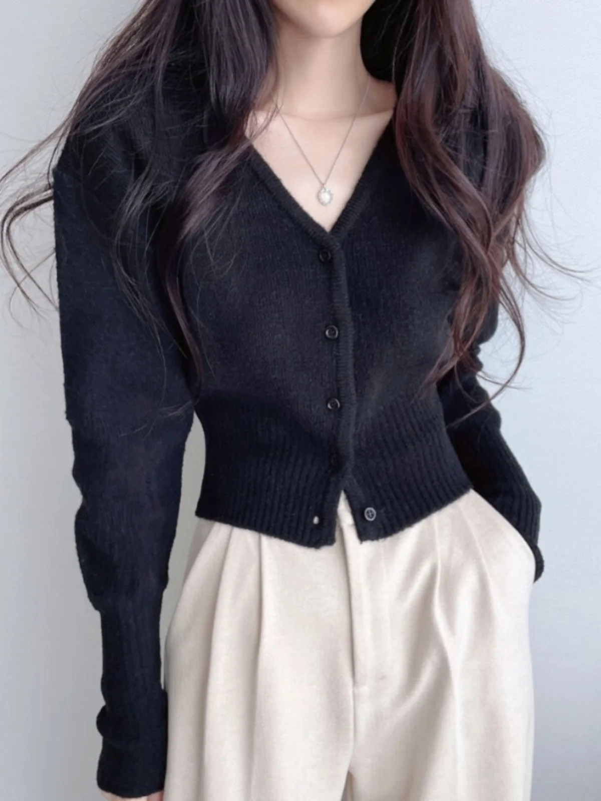 Black V-Neck Knitted Cardigan Women's Winter Outerwear Waist-Cinching Short Sleeveless Sweater Jacket Slimming Commute Style