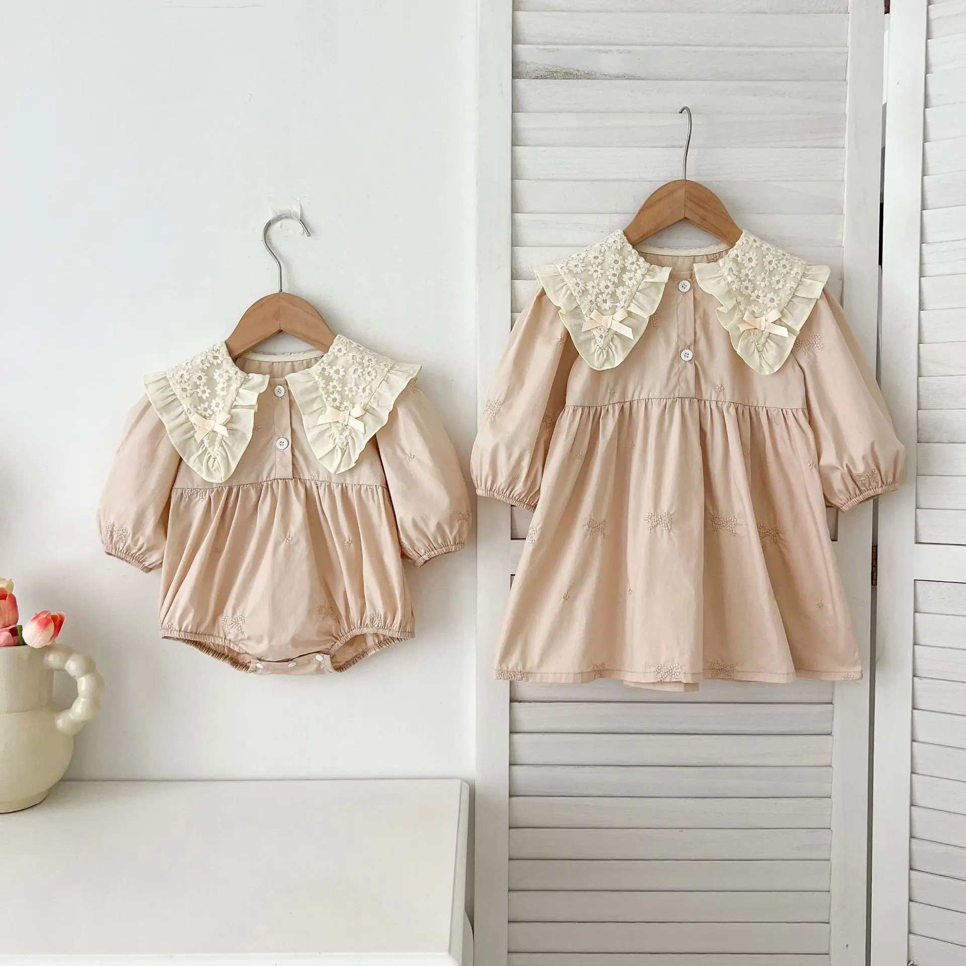 Frühling Schwestern Kleidung Mädchen Bogen Stickerei Spitze Kleidung Baby Strampler Baumwolle Säuglings Body Prinzessin Mädchen Schwester Familie Kleid – Detail 3