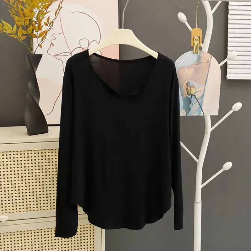 T-shirt da donna a maniche lunghe con scollo a V alla moda con grande colla e camicetta con orlo ad arco con clavicola esposta e fondo ampio