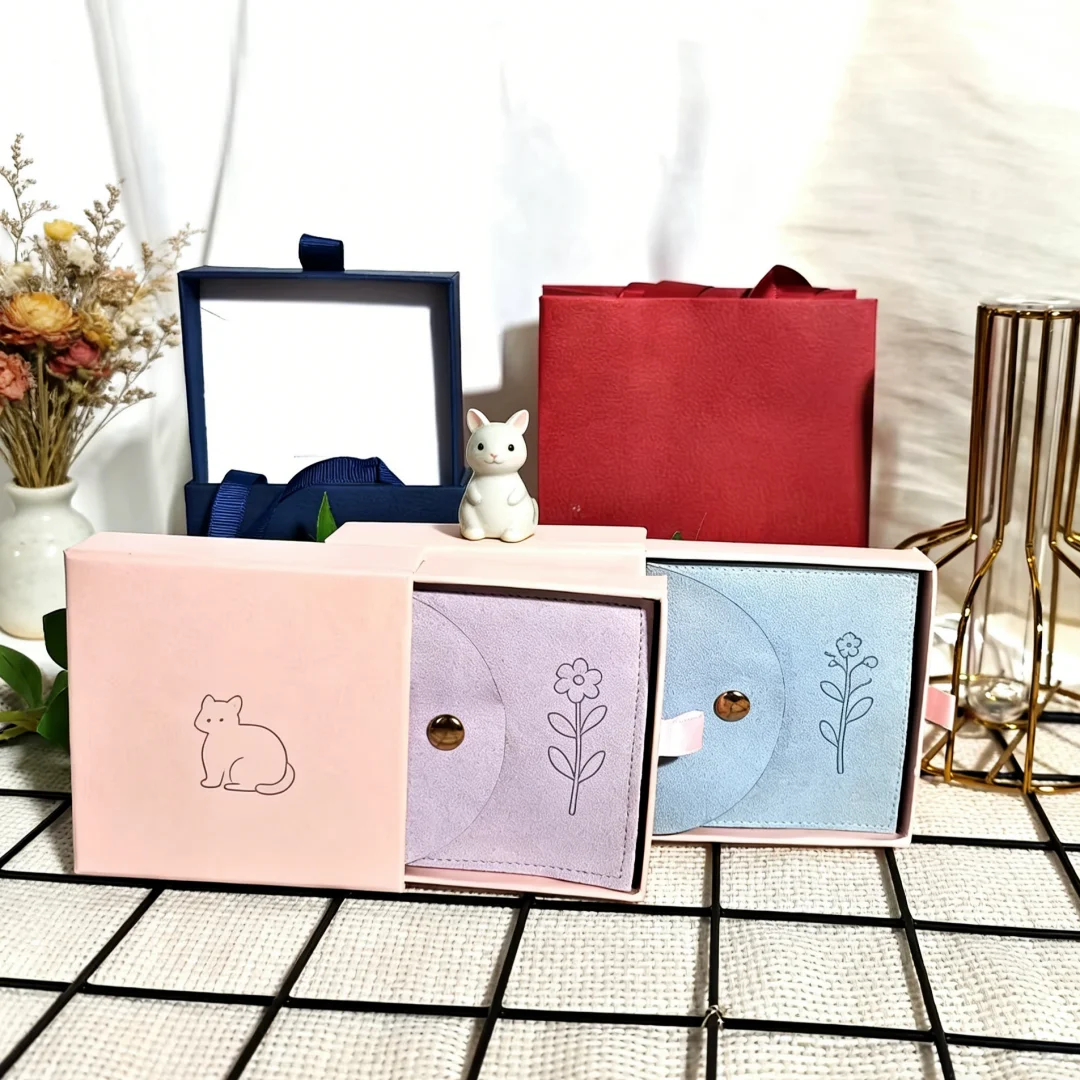 

24set Custom Jewelry Boxes 9x9cm with Microfiber Snap Pouch Personalized Logo Chic Earrings Necklace Drawer Case for Packaging