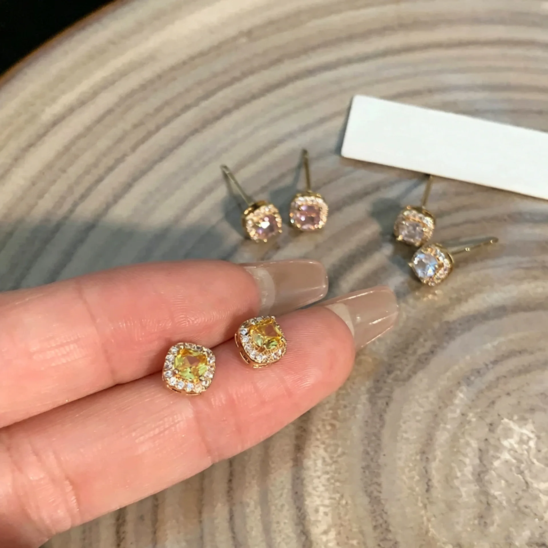 925 Sterling Silberfarbene quadratische Zirkon-Ohrringe, unverwechselbare Damen-Ohrringe, Geburtstagsgeschenk für Freunde, exquisiter Schmuck
