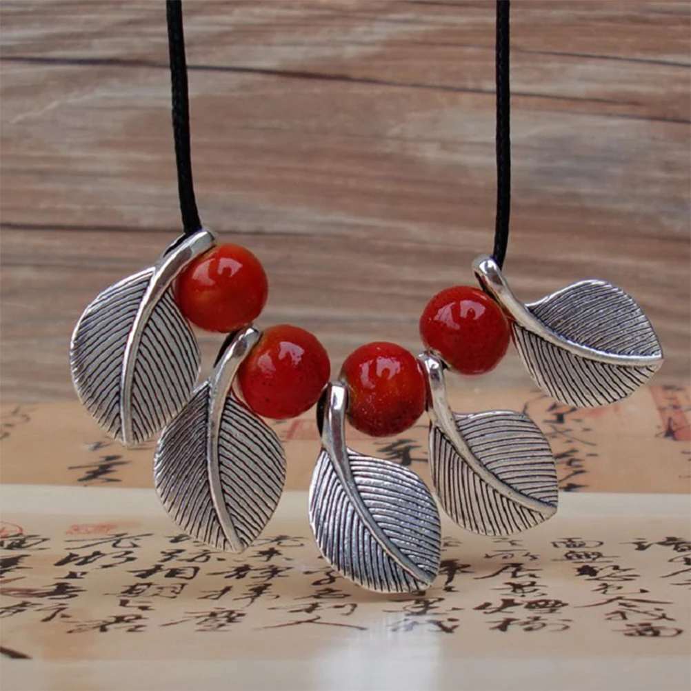 

Ceramic Leaf Pendant Necklace Women Daily Wear Fashion Unique Style Sweater Ceramic Necklaces Pendants Collar Jewelry Camping