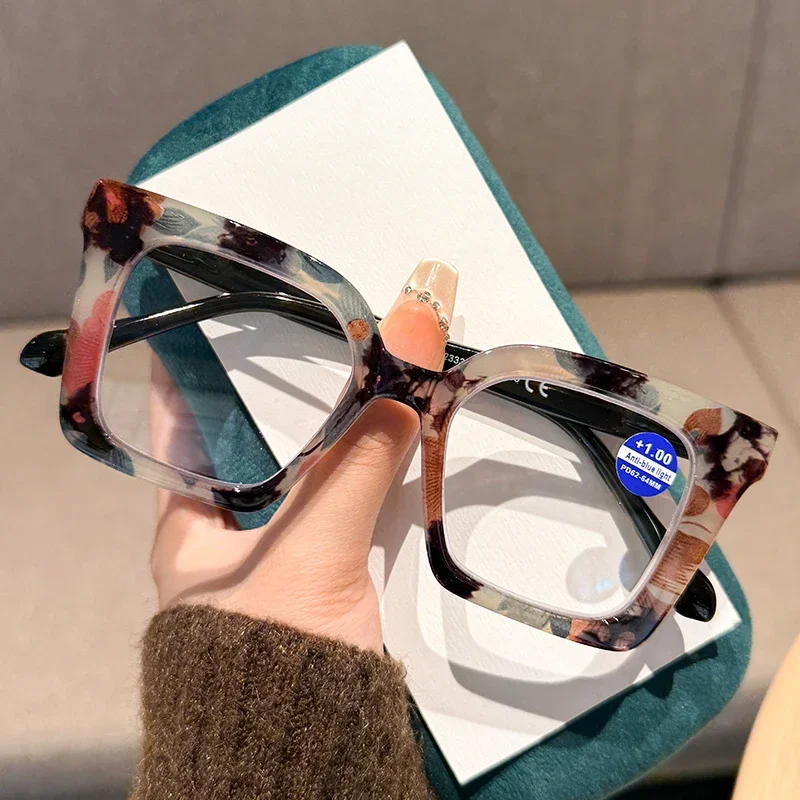 Large Frame Presbyopia Glasses with Spring-loaded Feet Multi-coloured Anti-blue Light Glasses Reading Glasses for Men and Women