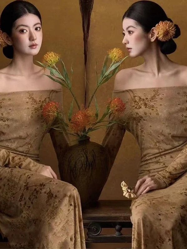 

Retro Oil Painting Portrait Dress Photography Studio Clothing Cool Artistic Style Women's Fashion Spring Season Polyester Fabric
