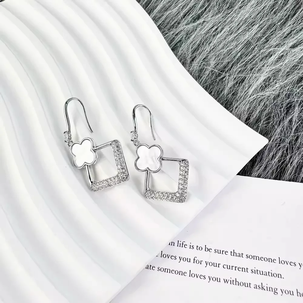 Advanced Sense Crystal Four Leaf Clover Earrings Female Geometric Generous Earrings Fashion Birthday Party Jewelry Accessories