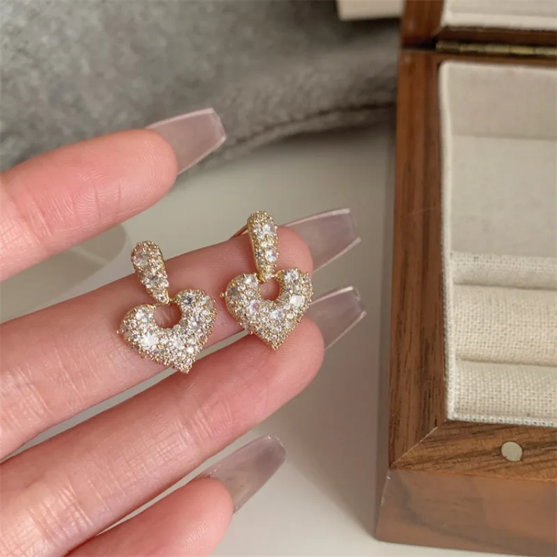 2024 Fashion New Style Versatile Korean Edition Earring Design Super Sparkling Full Diamond Hollow Heart Earrings For Women's image 4