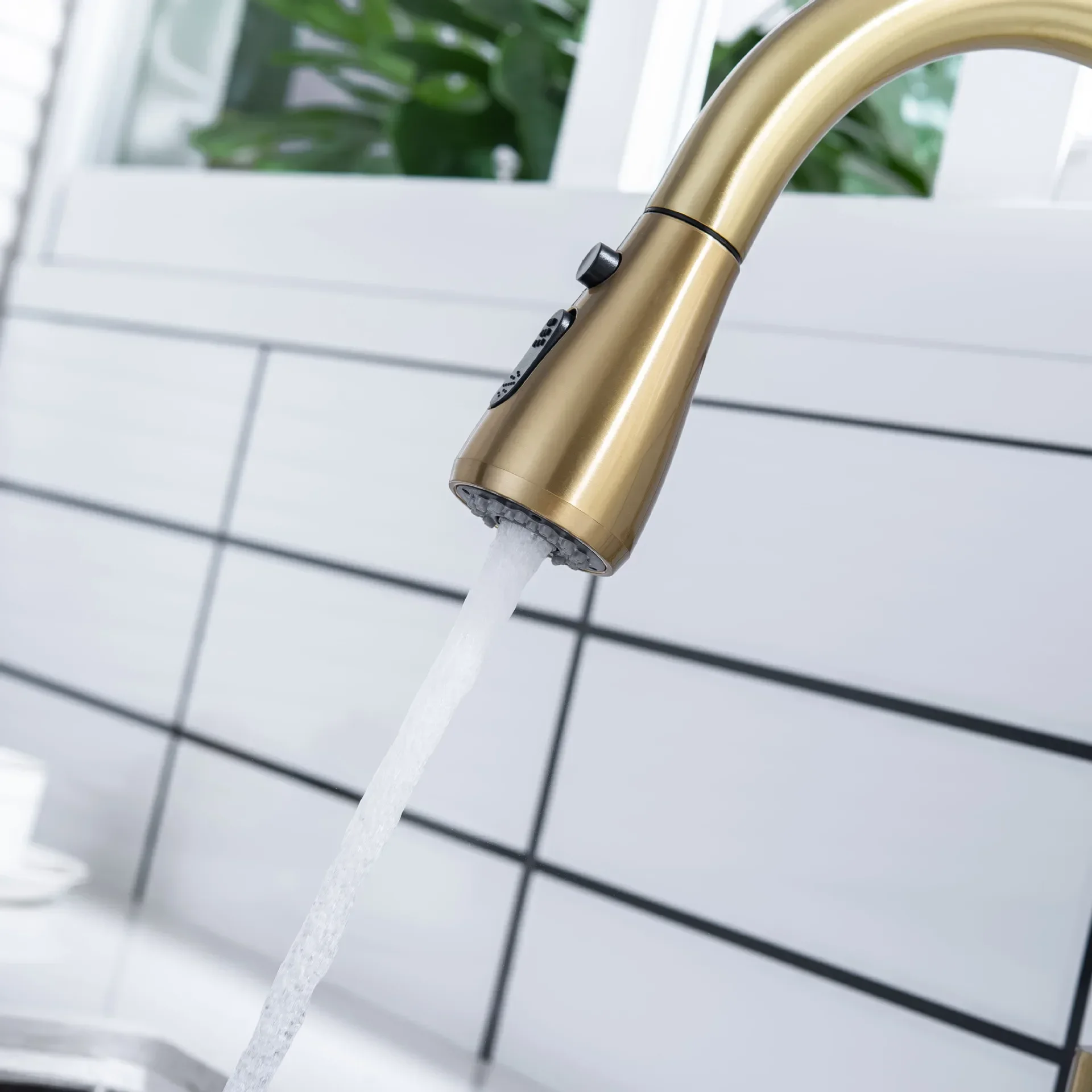 Bathroom Mixer Tap Pull Out Kitchen Faucets Stainless Steel Hot and Cold Water Tap Deck Mounted Single Handle Sprayer Faucet