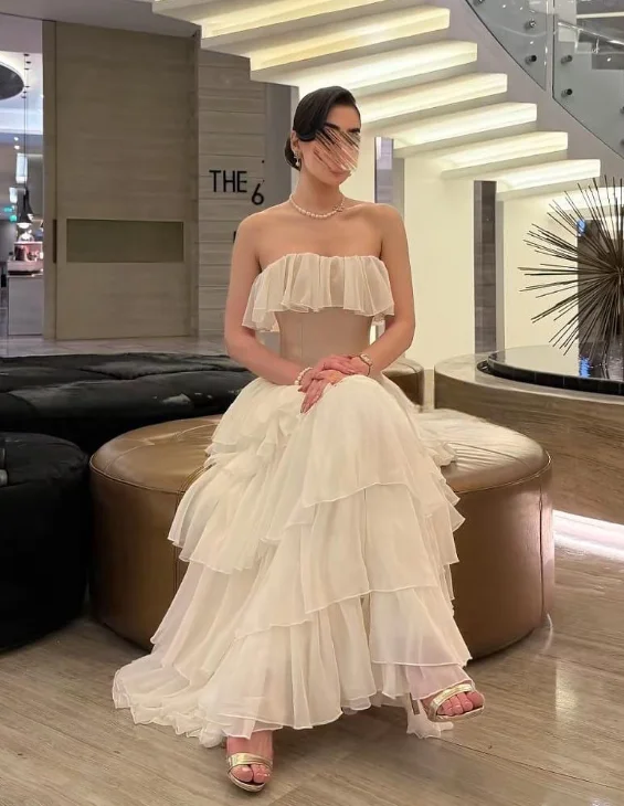 Di alta Qualità Personalizzato Lunghezza Del Pavimento A File Rughe Cinghia Posteriore Senza Maniche Robe Pour Mariage Invité Abiti De Fiesta Para Bodas