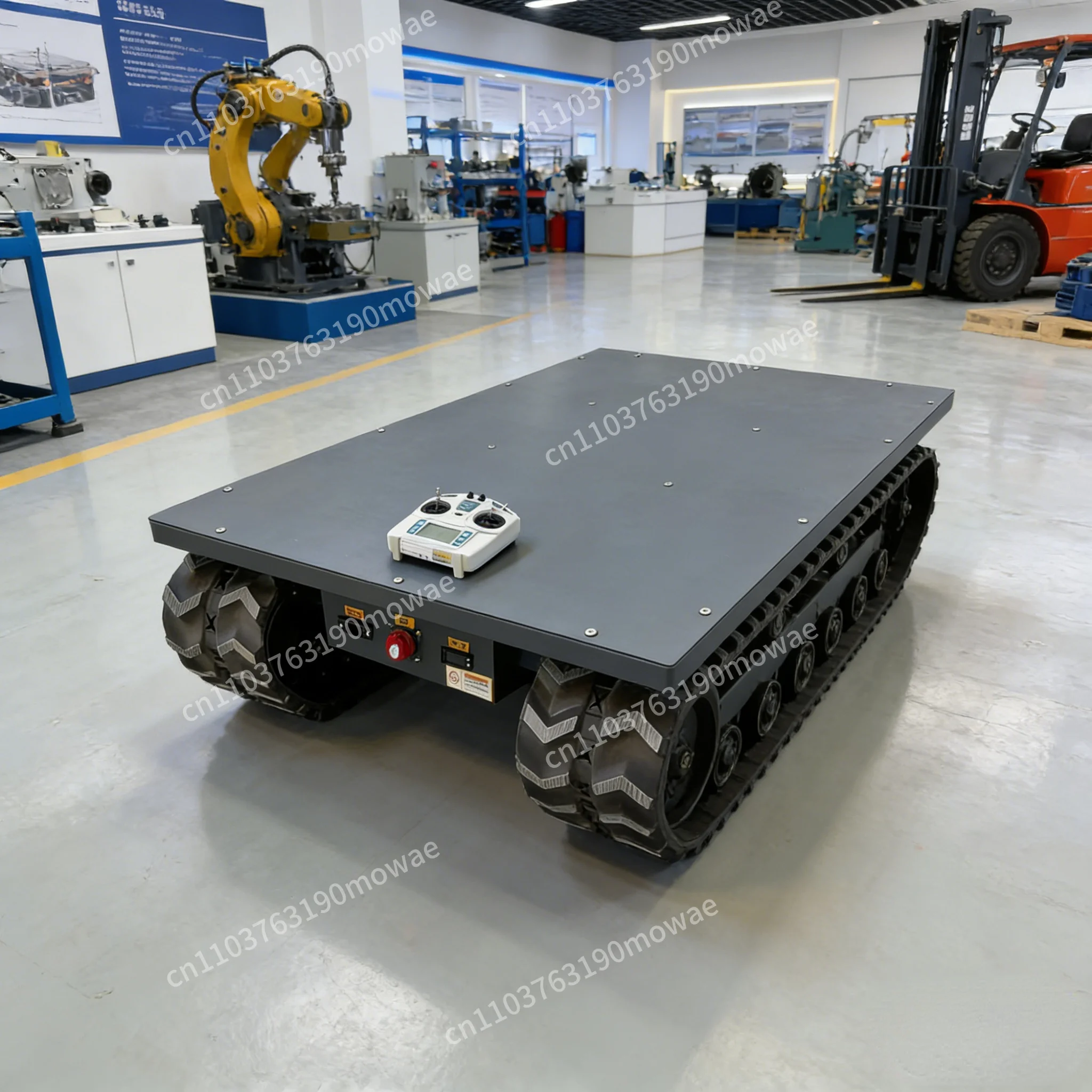Electric remote control crawler chassis, heavy-duty crawler chassis, strong bearing capacity, core components