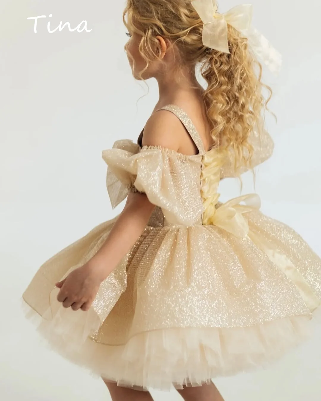Princess Flower Girl Dress for Wedding Shiny with Bow Puffy Knee Lenght Infant Baptism Gowns First Communion Gowns Custom