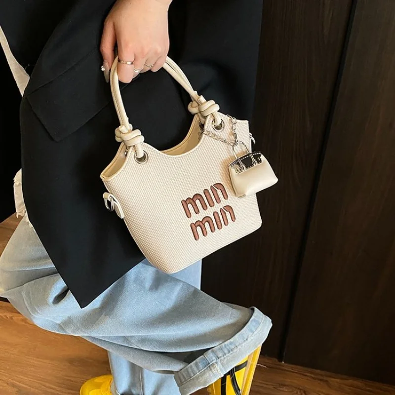 

Trendy And Simple Women Crossbody Bag In Soft Leather For Casual Everyday Use And Errands