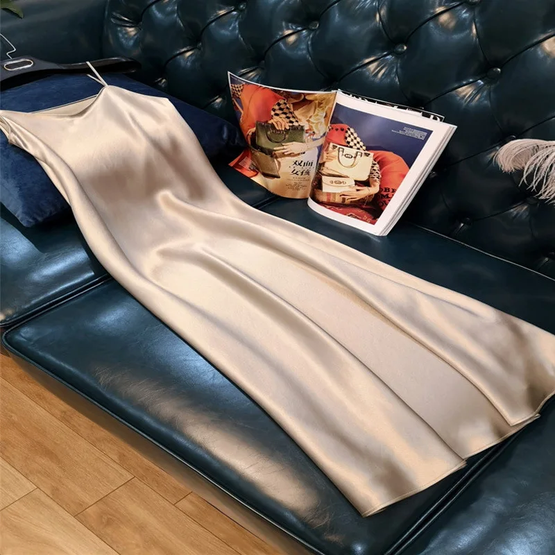 サテンドレス女性の夏の新しいサスペンダー背中の開いたカジュアル快適な V ネックファッションストリートセクシーな女性のドレス