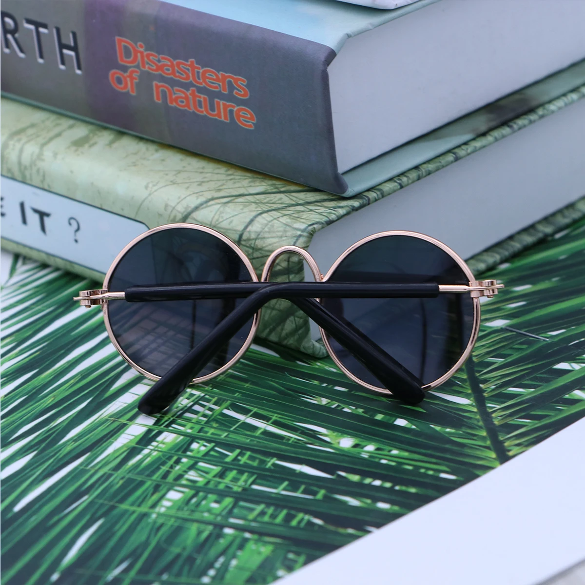

Pet Sunglasses for Small Dogs Cats Stylish Metal Frame Spring Legs Comfortable Photography Prop Pet Accessories UV
