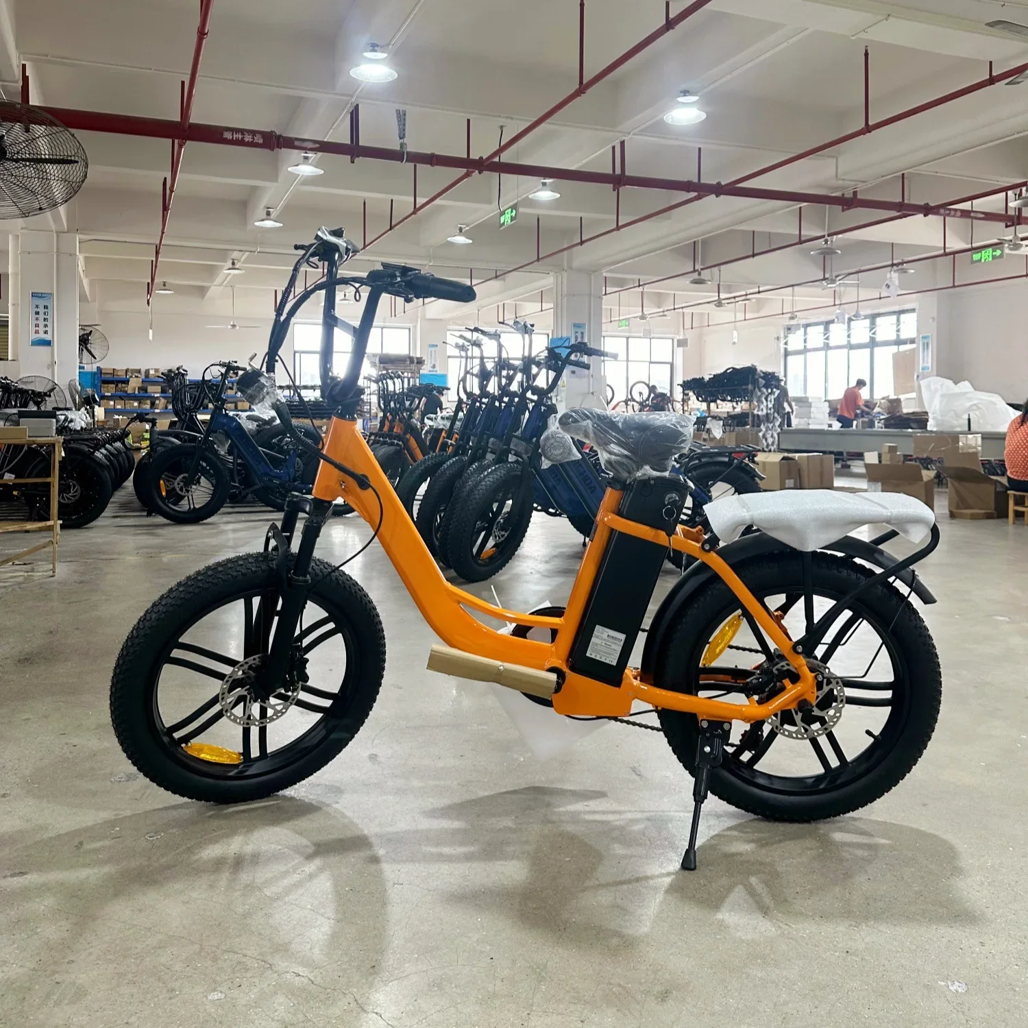 Folding electric bicycle new U2 European and American electric vehicle 20-inch snowmobile mountain bike integrated wheel