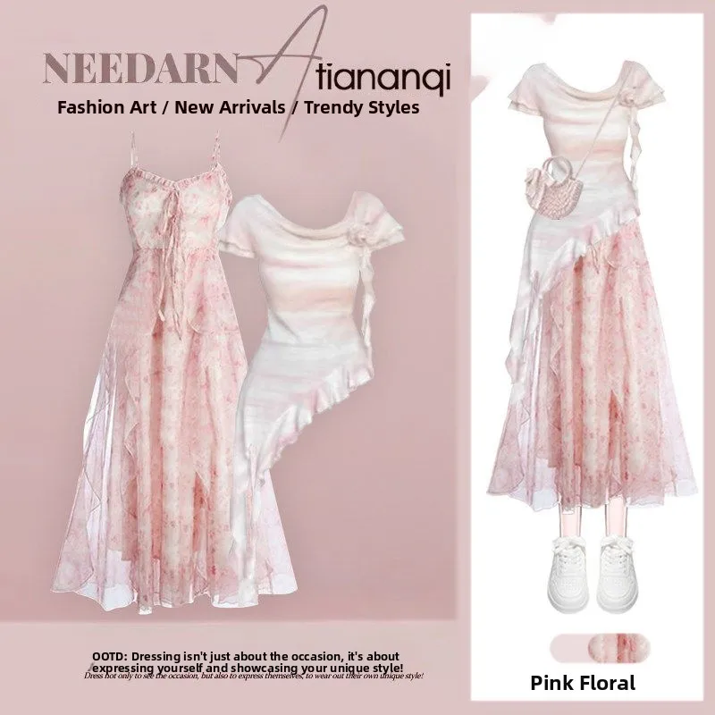 

Летний комплект из двух предметов: топ с коротким рукавом и цветочное платье-халтер, создающие стройнящий эффект и омолаживающий образ.