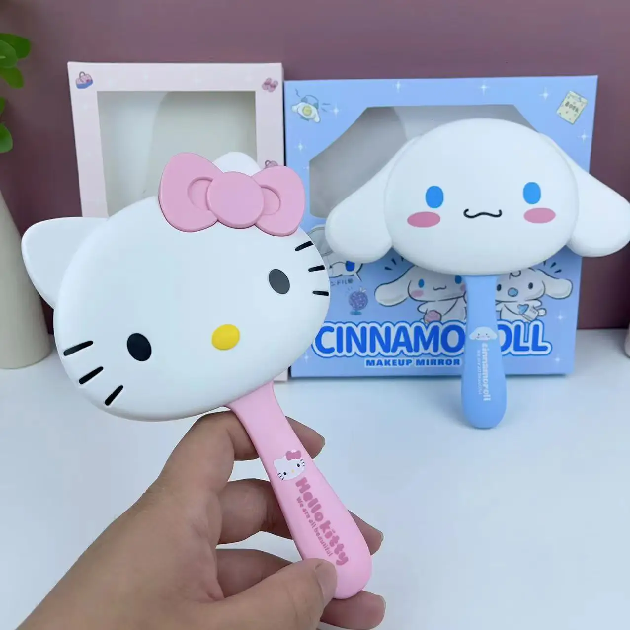 Sanrio figurki Anime Cinnamoroll Hello Kitty lusterko do makijażu śliczne Kuromi przenośne dekoracje stołu kosmetycznego uchwyt lustro na prezent dla dziewczyny