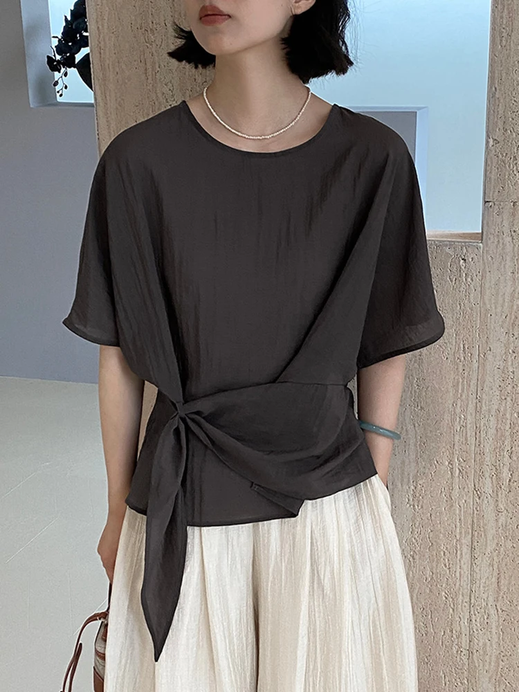 [LANMREM] Bandage Gathered Waist Short Sleeve Shirts Women Round Neck Irregular Design Blouses Sunscreen 2024 Summer New 26D9704