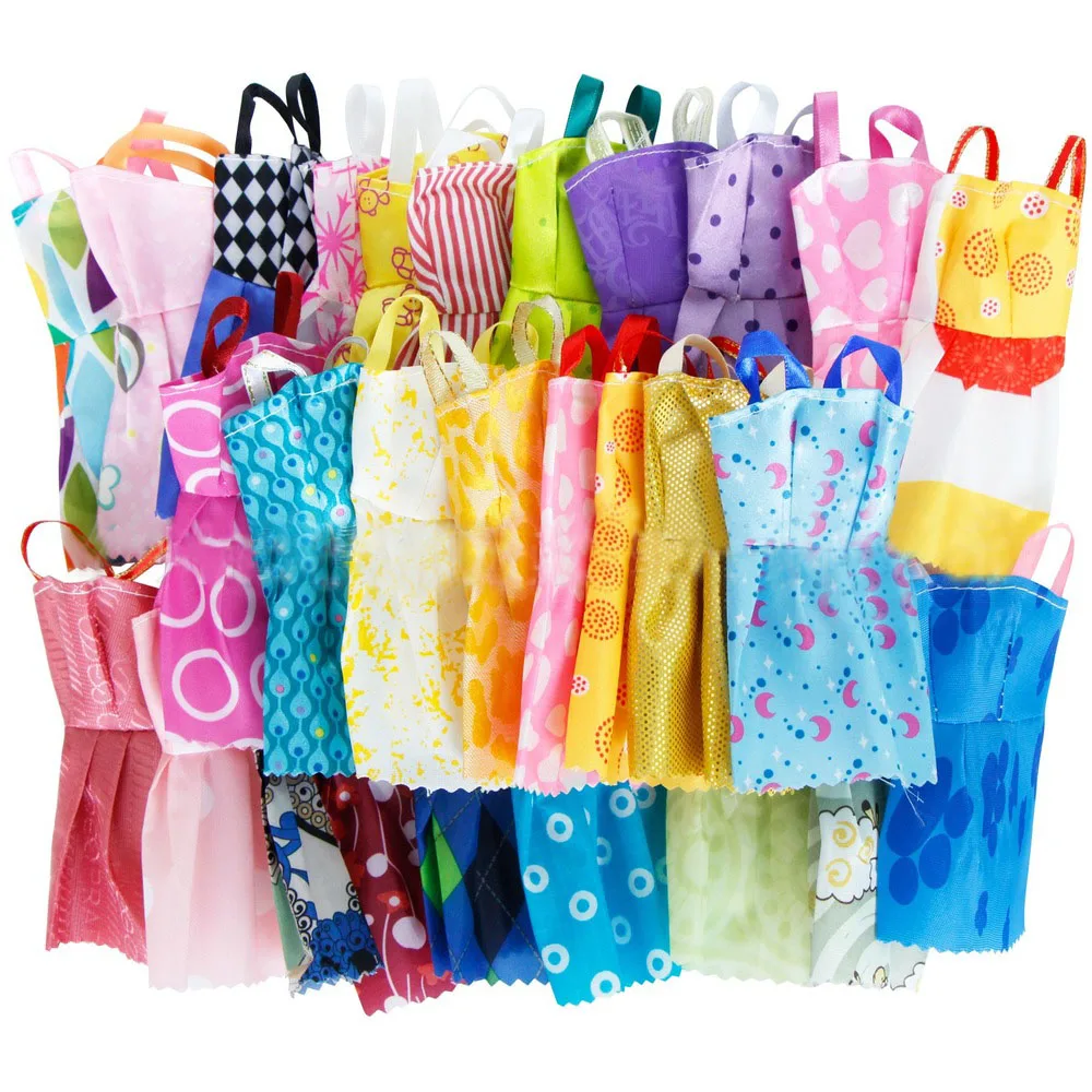 35 Artículos/Set de Accesorios para Muñecas: 10 Vestidos de Moda Variados, 10 Zapatos, 4 Gafas, 6 Collares, 2 Bolsos, 3 Coronas para Vestir Muñecas Barbie