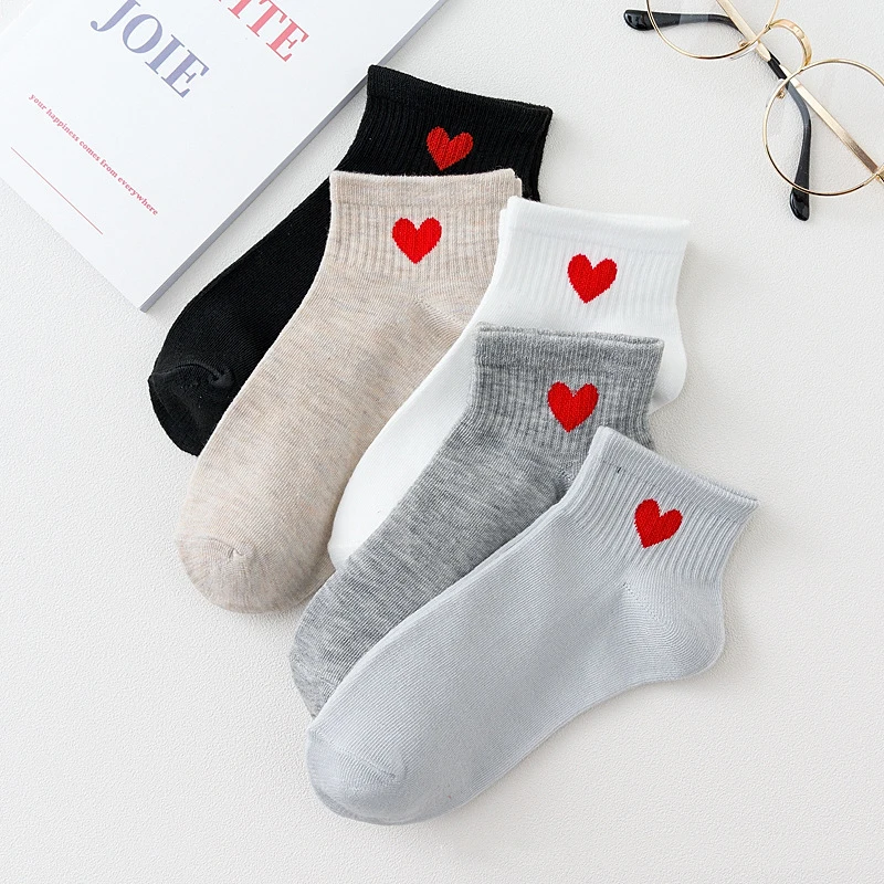 Chaussettes à cœurs pour femmes, 5 paires/lot, mode élégante, couleur unie, noir, blanc, été, printemps, vintage, étudiantes, courtes, coupe basse, rinçage