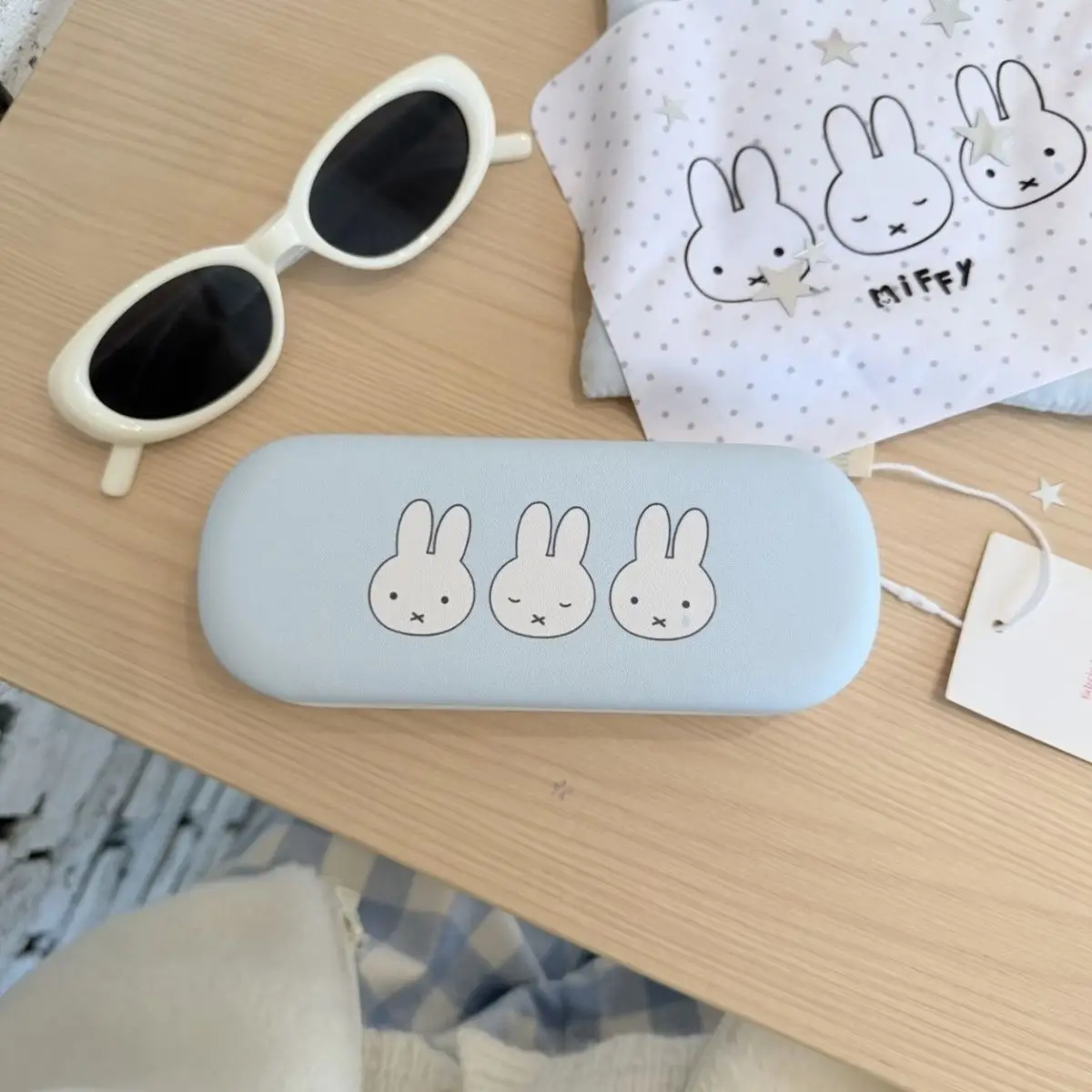 Kawaii Miffy Eyeglass Case - Best Friend Style Student Portable Myopia Sunglasses Eyeglass Case Magnetic Eye Holder view 4