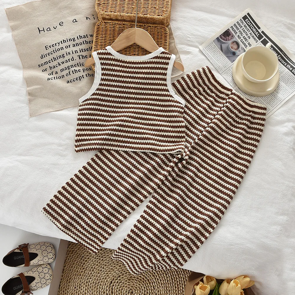 Khaki Sommerkleidung für Mädchen, modisch, gestreift, bedruckt, für Kinder, lässiger Heimanzug, Fliege, ärmelloses Oberteil + Hose, Kinder-Sets – Detail 3