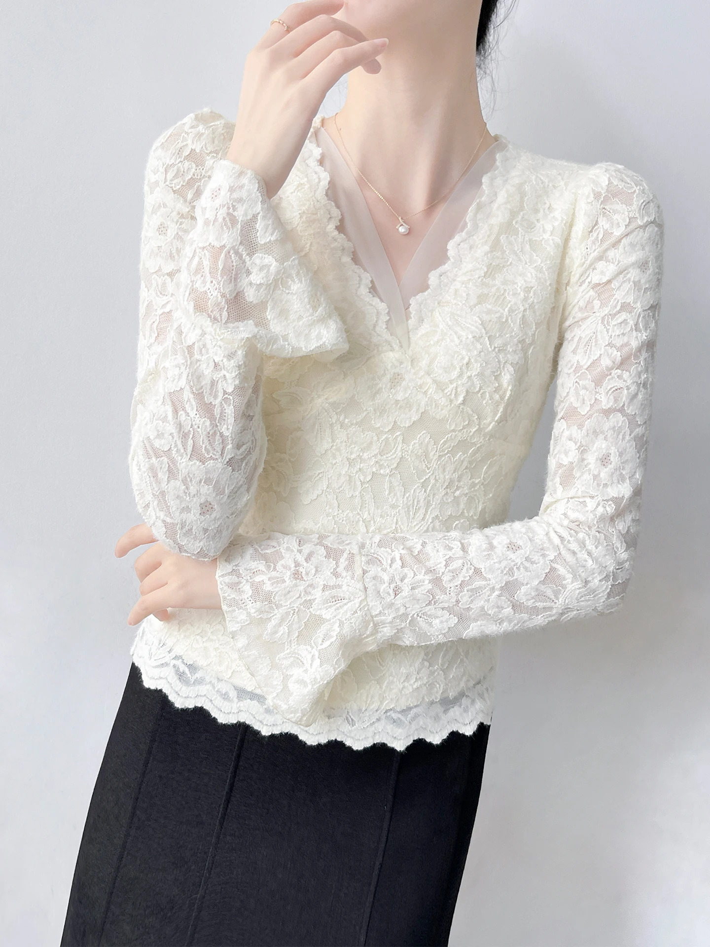 

Женская приталенная блузка с длинным рукавом и V-образным вырезом, кружевная, модная, весенняя новинка, в корейском стиле, дышащая, комфортная