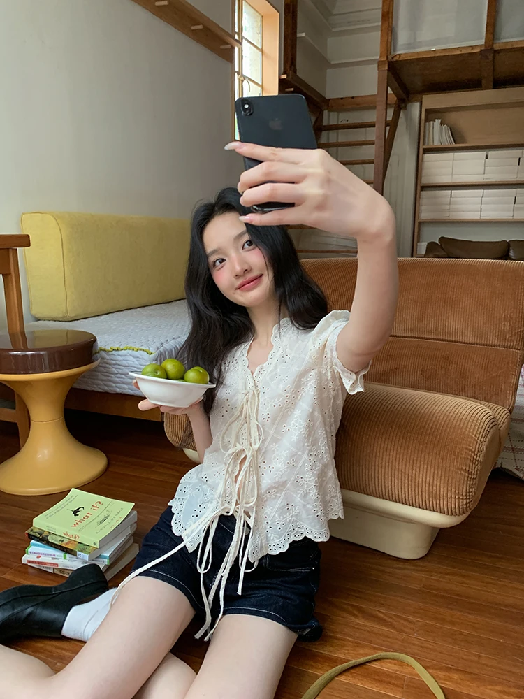 

Женская летняя футболка с V-образным вырезом, новая модель, дышащая, удобная, повседневная, с вырезами, с коротким рукавом