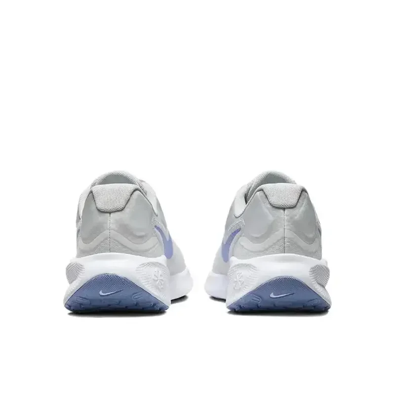 ナイキ REVOLUTION 7 快適で多用途、耐久性に優れた女性用ローカット カジュアル ランニング シューズ、グレー ブルー