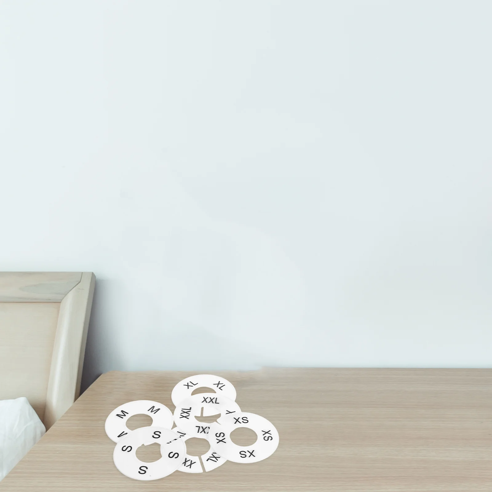 

40Pcs Round Wardrobe Clothing Dividers Plastic Size Markers for Closet Organisation Store Display Room Use Clothing Dividers