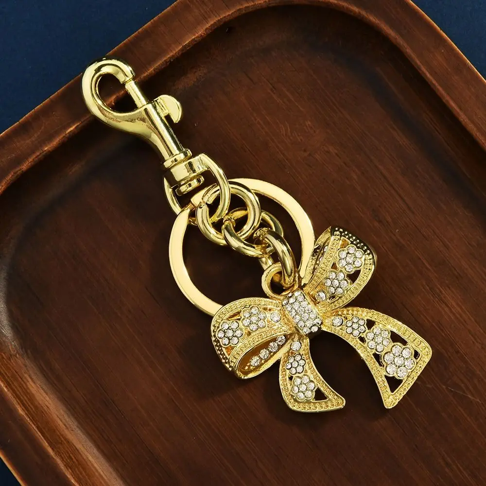 سبيكة حجر الراين Bowknot سلاسل المفاتيح على ظهره معلقة مجوهرات تألق القوس حقيبة سحر سلسلة هاتف اليدوية القوس سيارة Keyrings
