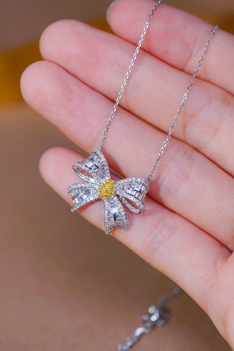 LUOWEND 18K White Gold Necklace Luxury Bowknot Shape 0.95carat Real Natural Yellow&White Diamond Necklace High Women's Jewelry