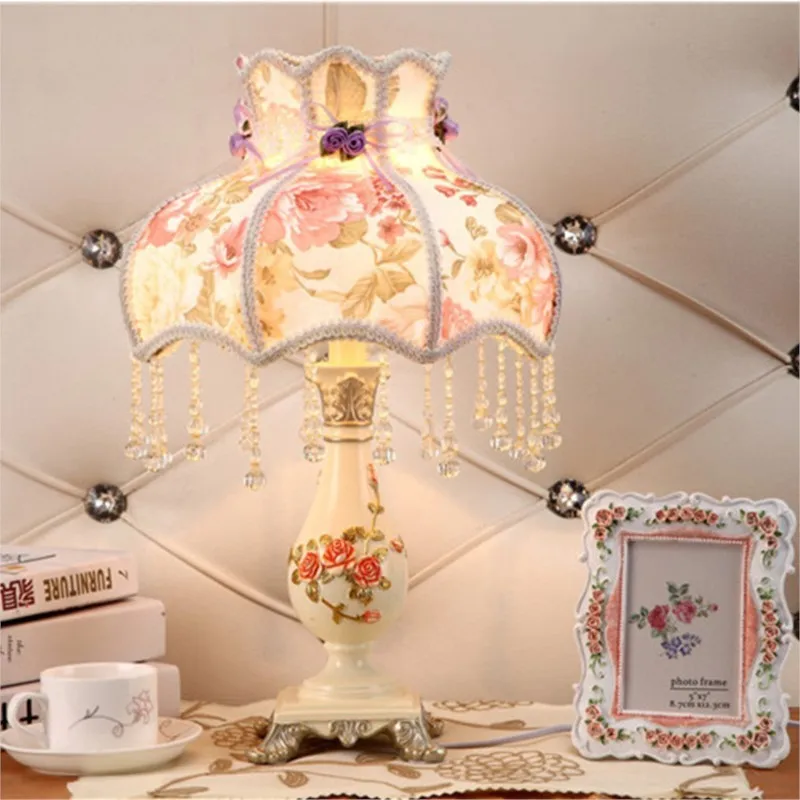 European-style Table Lamp Bedroom Bedside Lamp Fashion Creative Wedding Home Warm Table Lamp European Standing Home Lighting