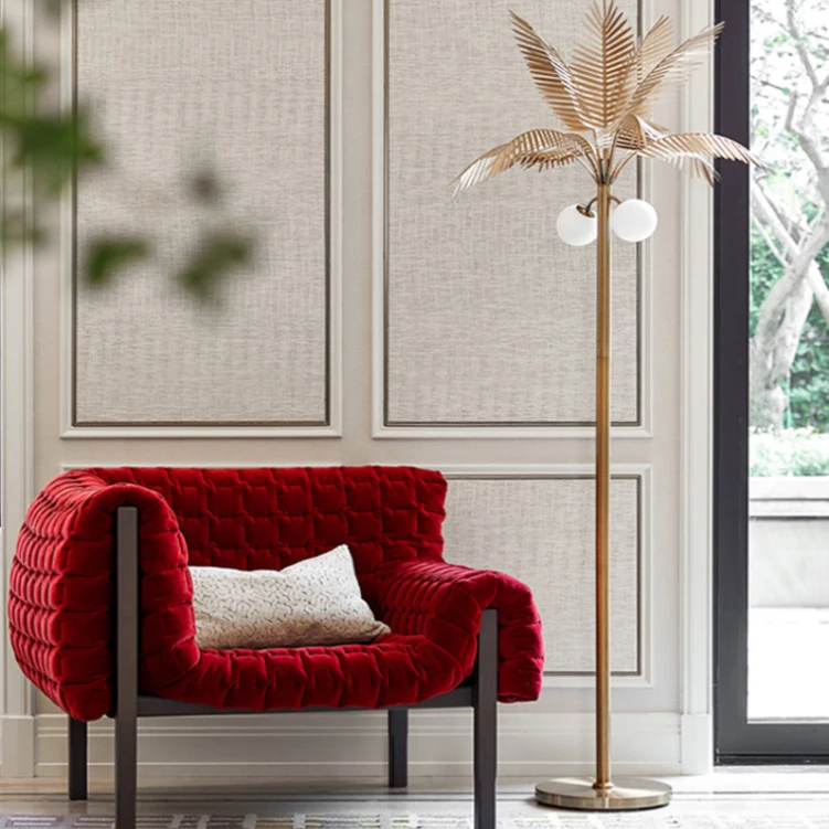 錬鉄製のスタンドランプ ココナッツの木の装飾 リビングルーム 鮮やかな金箔のフロアランプ ヴィラ ホテルロビー