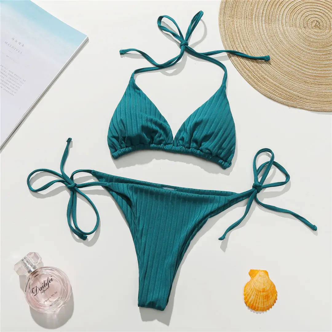 Neuer, verführerischer, gerippter Bikini mit Halterneck und String-Schnitt, Damen-Badeanzug, zweiteiliges Bikini-Set, gepolsterter Badeanzug, Badebekleidung, Modell V2971. – Detail 25
