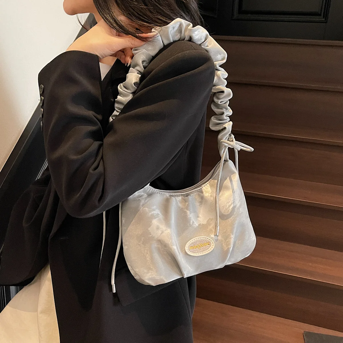 

Simple Casual Versatile Women's PU Leather Single Shoulder Crossbody Bag New Fashion Trendy Commuting Storage Cloud Bags