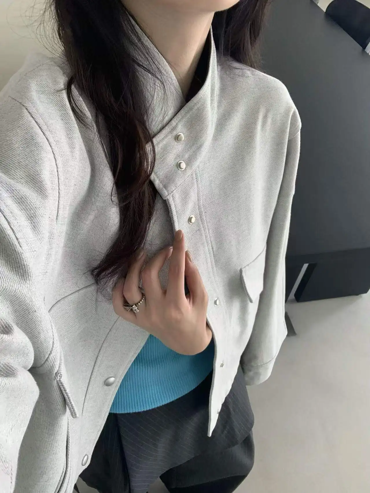 

Уникальная и модная свободная женская куртка с воротником-стойкой, на пуговицах, универсальная, простой дизайн, теплая, для повседневной носки, верхняя одежда