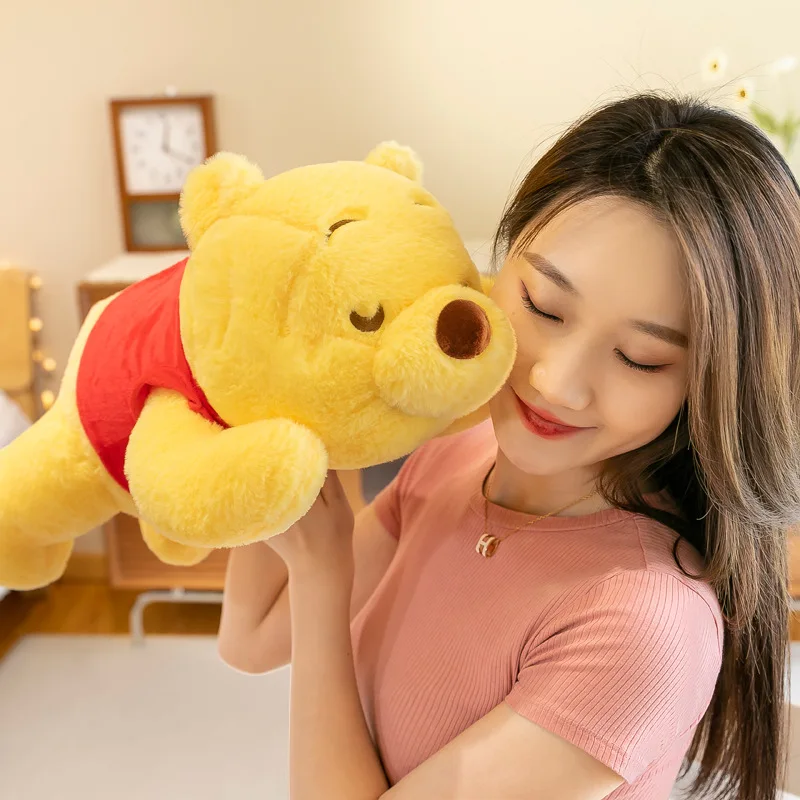 Simpatico cartone animato nuovo Disney Anime Kawaii Winnie The Pooh sdraiato orso bambola giocattolo comodino sonno cuscino giocattoli per i regali della ragazza