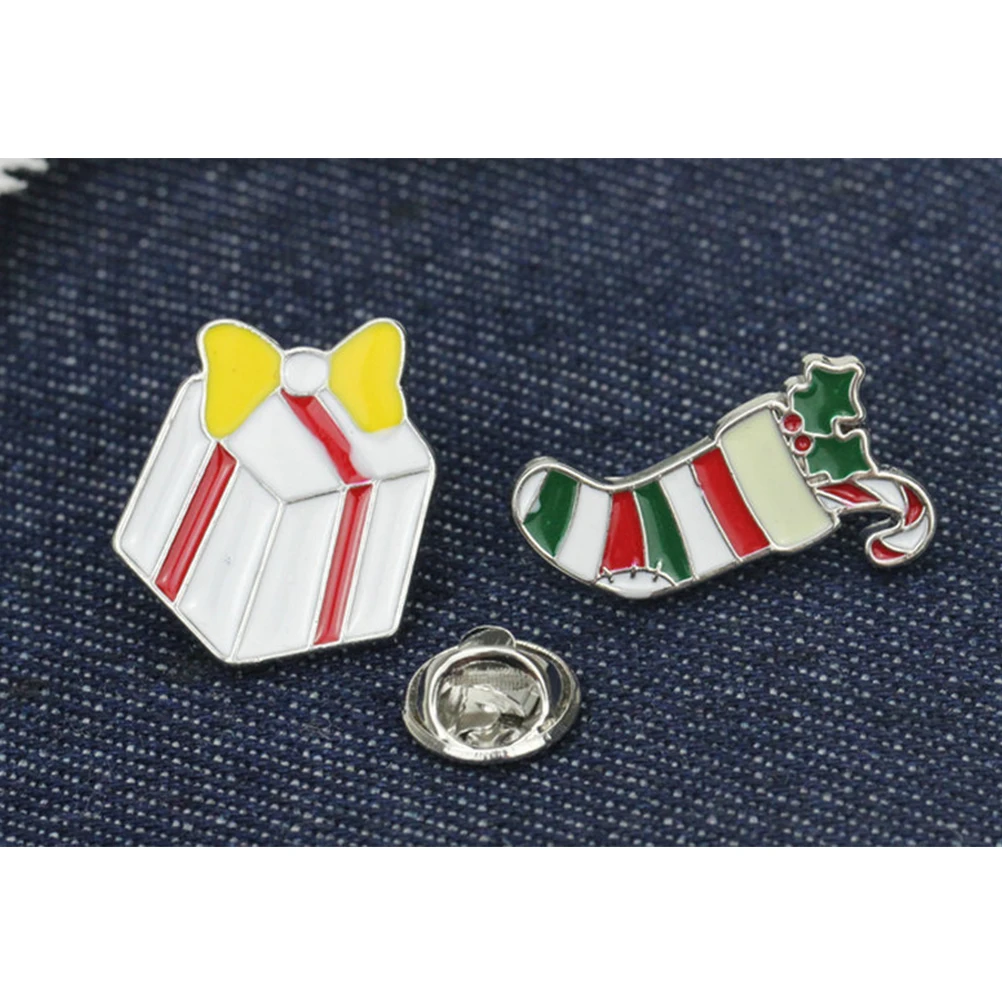 

4Pcs Christmas Brooch Zinc Alloy Delicate Colorful Socks Santa Elk Tree Gift Lapel Pins Christmas Costume Pins