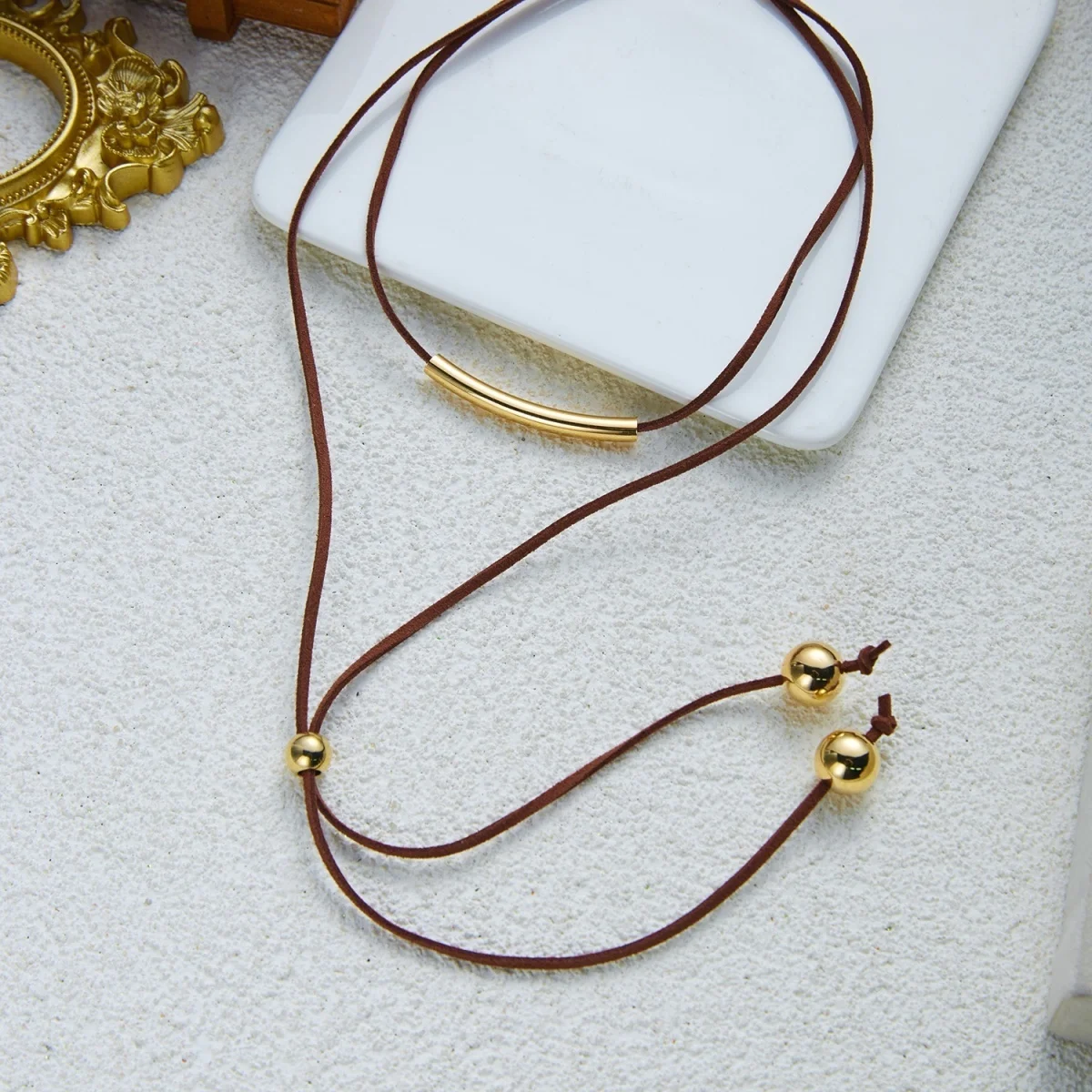 Vintage Minimalistische Gebogene Mehrschichtige Halskette für Damen und Herren, Schwarzes Lederband, Y-förmige Goldfarbene Perlen, Quasten-Choker-Schmuck – Detail 31