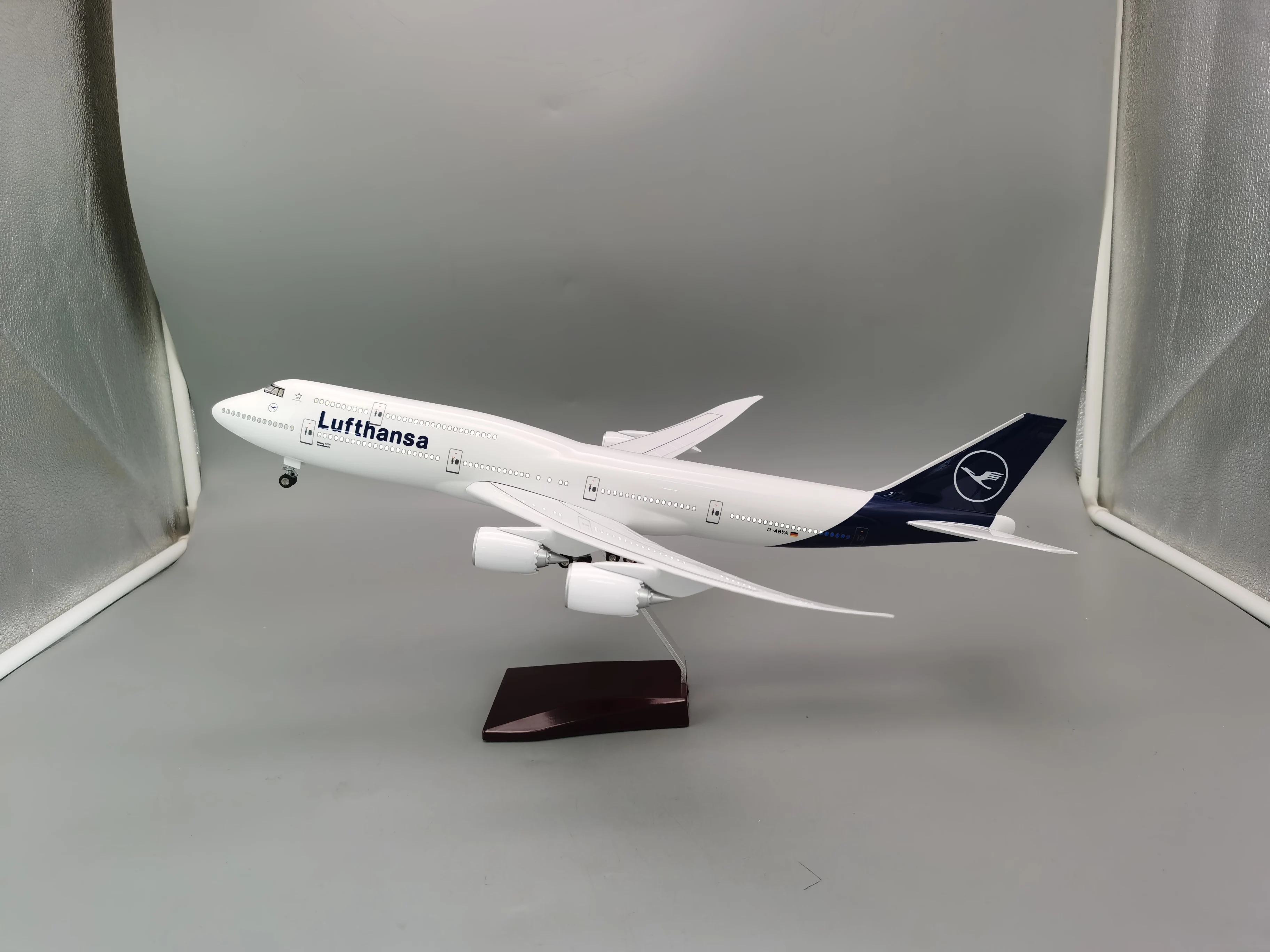 Avions jouets 1/150 échelle moulé sous pression, modèle d'avion Lufthansa B747 avec roue, train d'atterrissage, Collection d'avion, cadeaux