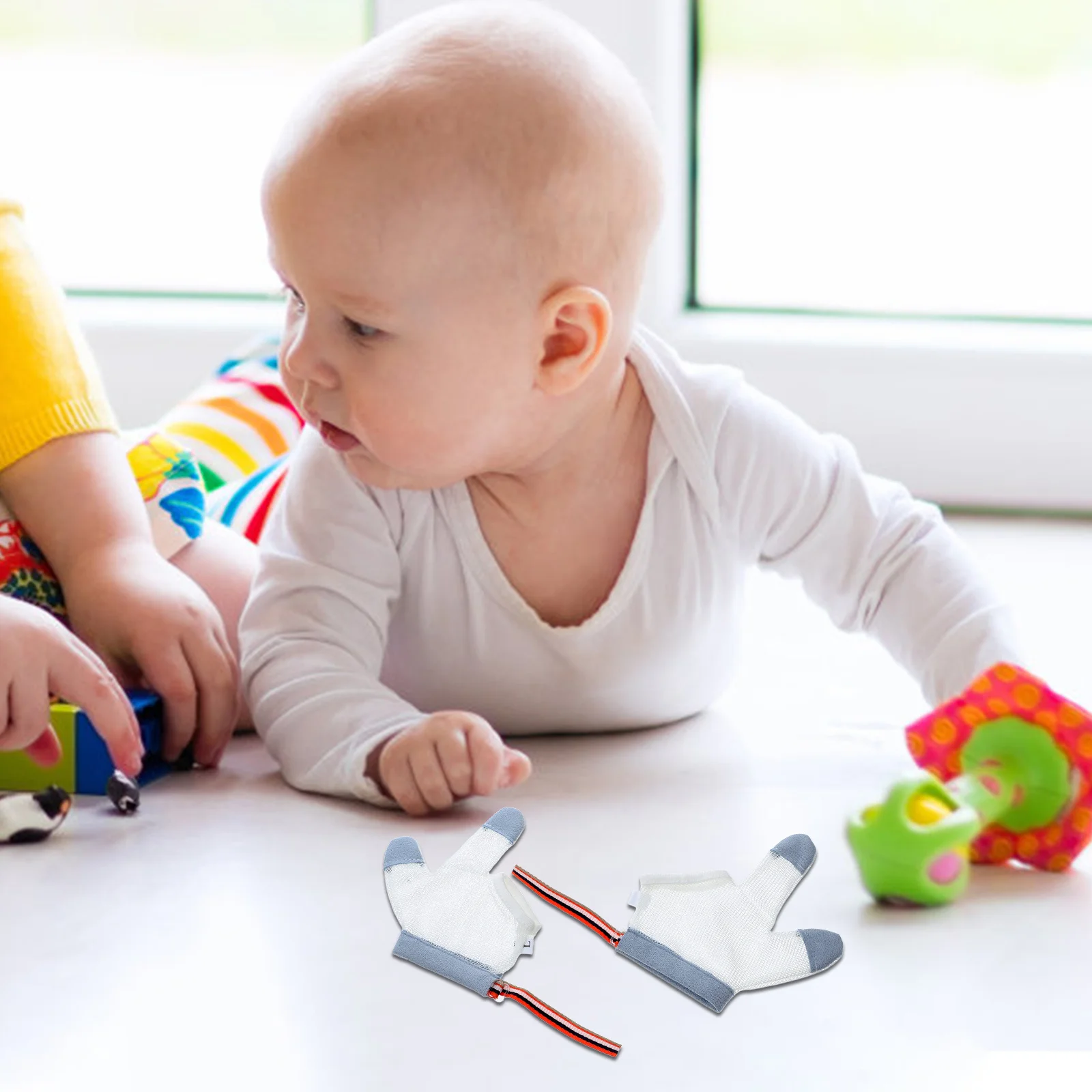 

1 Pair Anti-Eating Hand Gloves Breathable Half-Finger Nylon Mittens Adjustable Cuff Teething Protection For Toddlers