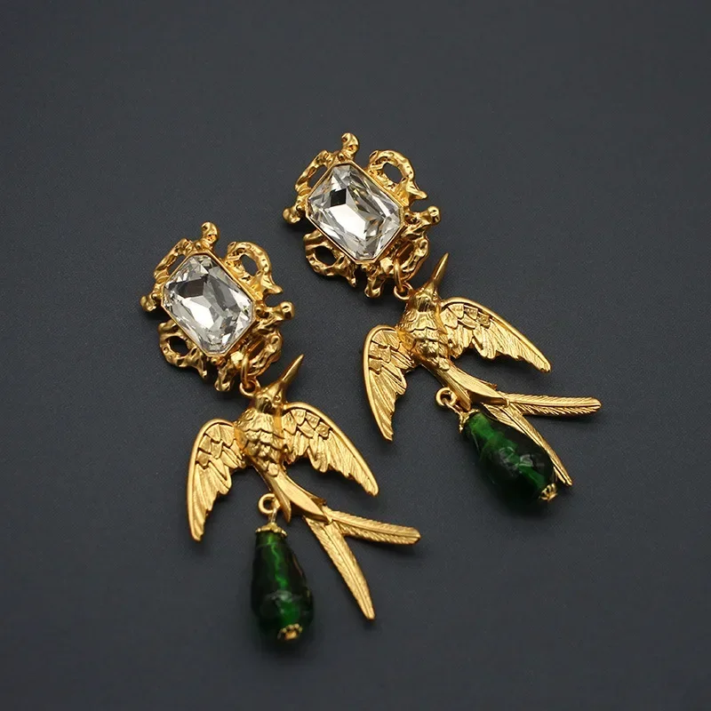 European and American Vintage Lucky Bird Swift K9 Glass High Carbon Diamond Shoulder Earrings