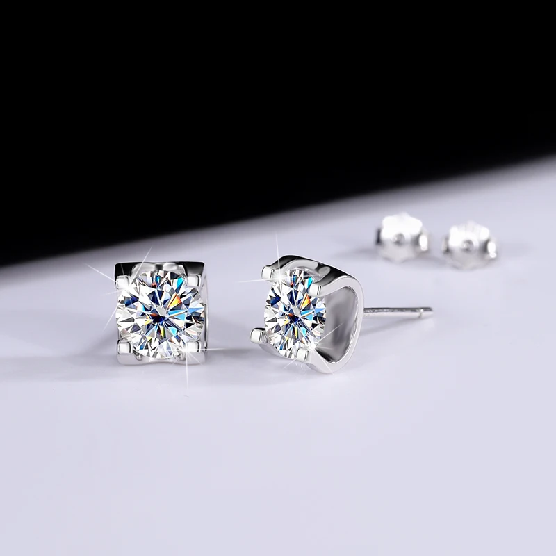 

High quality S925 sterling silver Mosang diamond earrings, cow head 1 carat diamond earrings, fashionable and versatile