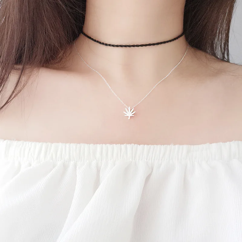 Simple and stylish S925 silver drawstring maple leaf necklace for women