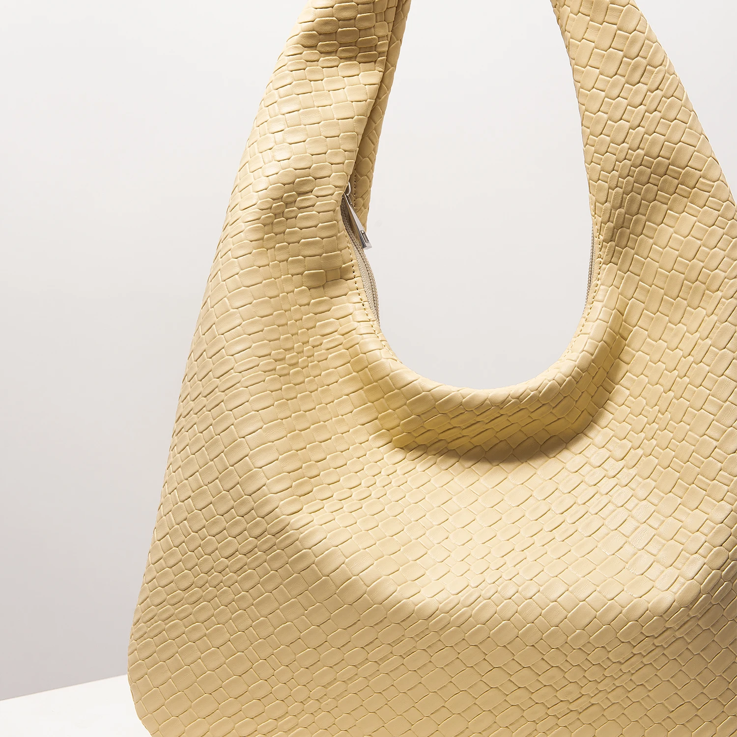Vintage-Umhängetasche aus Kunstleder, Damenhandtasche, geräumige Tragetasche, Halbmond-Tasche, Tasche mit Reißverschluss, Alltagstasche für den Arbeitsweg (Muster zufällig). – Detail 20