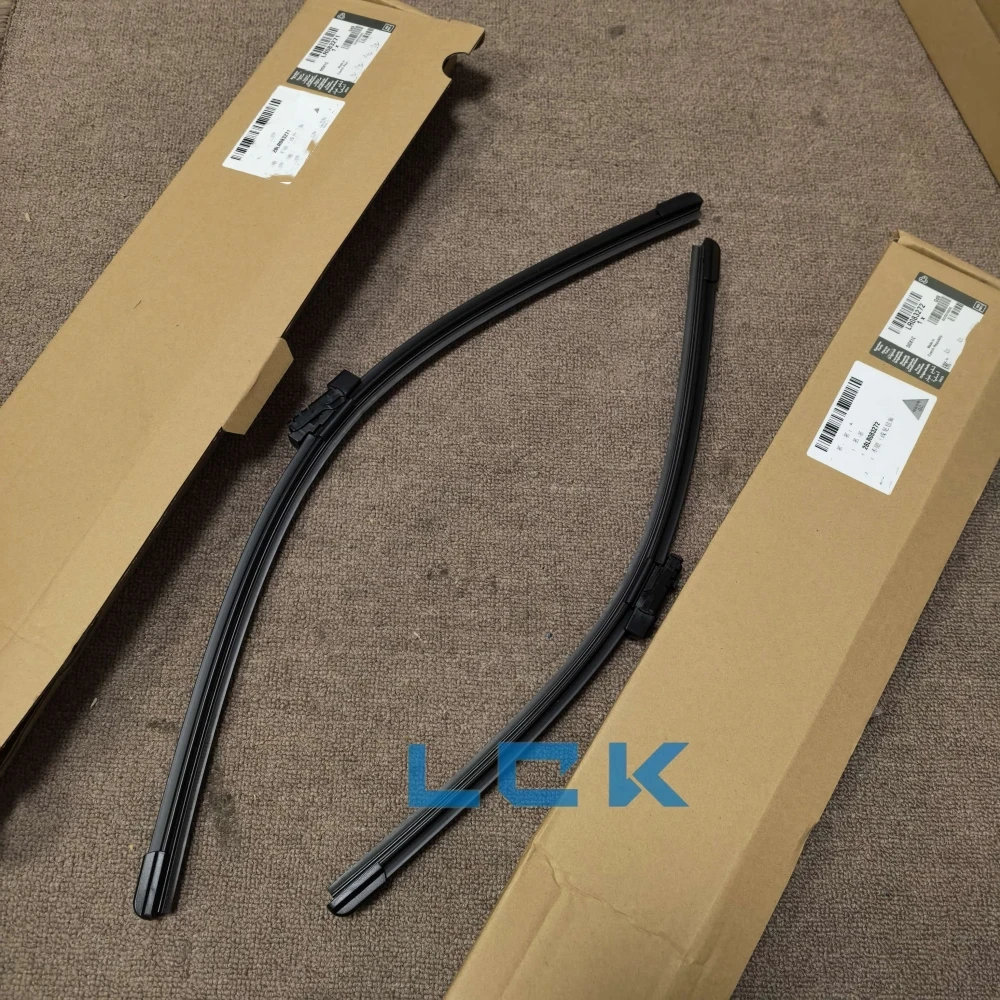 The front wiper is suitable for Discovery 5 17-22 Range Rover Sport Range Rover Executive LR106593 LR083271 LR083272
